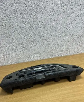 Audi A8 S8 D4 4H Tool set 4H0012110 D7001