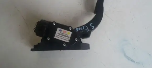 Hyundai Santa Fe Accelerator throttle pedal BLE0005A2B900