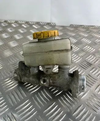 Subaru Impreza II Master brake cylinder