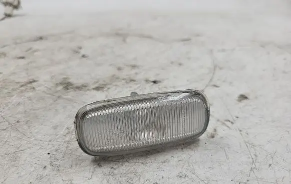 Audi A4 S4 B5 8D Front fender indicator light 