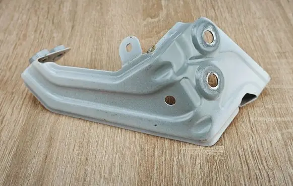 BMW X4 G02 Fender mounting bracket 7400220