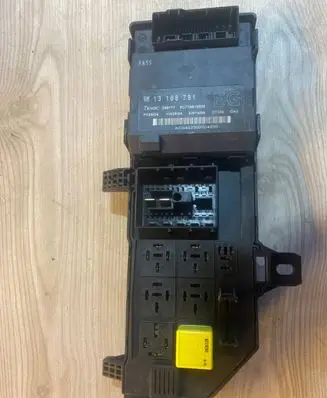 Opel Signum Fuse module 13181984