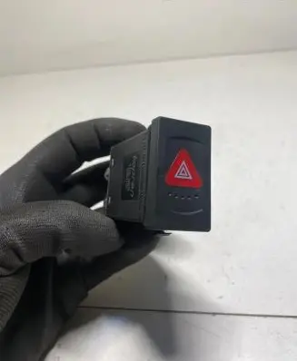 Volkswagen PASSAT B5.5 Hazard light switch