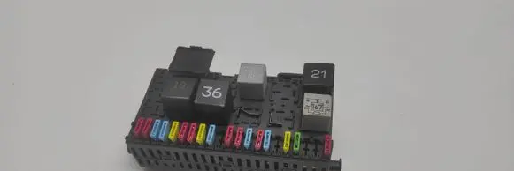 Volkswagen Polo III 6N 6N2 6NF Fuse module 357937039