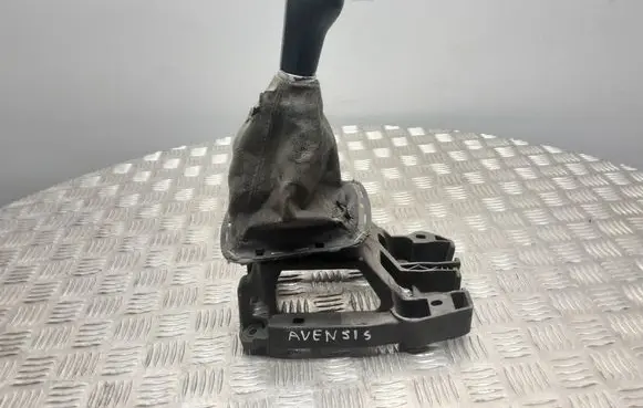 Toyota Avensis T250 Gear shifter/selector 335300510