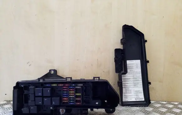 Volvo XC90 Fuse box set 9494210 9494211