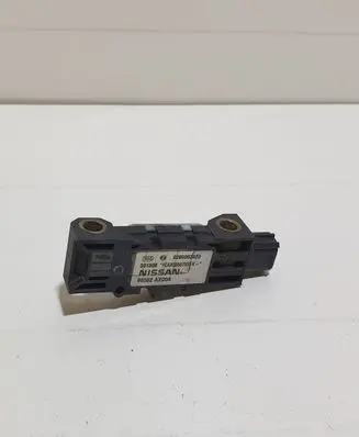 Nissan Micra C+C Airbag deployment crash/impact sensor 98582AX00A 301808 0285003023