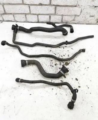 Coolant pipe/hose