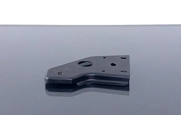 Volkswagen Touareg I Engine mounting bracket 7L0955623
