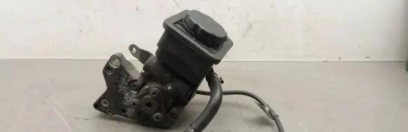 BMW X3 E83 Power steering pump ZFLS7692874