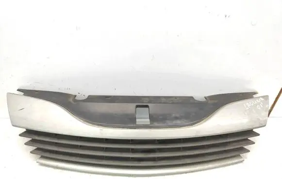 Renault Laguna II Front bumper upper radiator grill