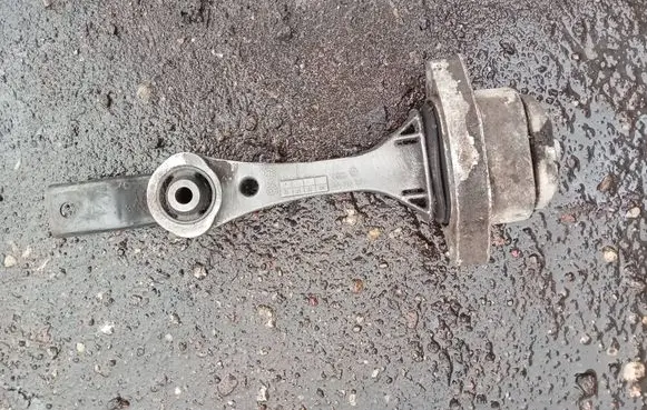 Volkswagen Golf IV Engine mount bracket 1J0199851