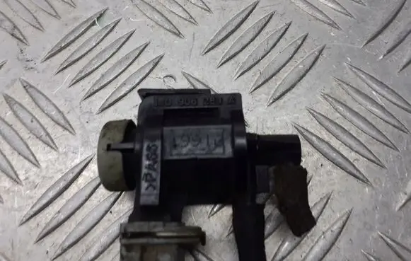 Audi A4 S4 B6 8E 8H Turbo solenoid valve 1J0906283A