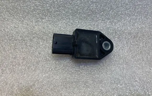 Toyota Avensis T250 Airbag deployment crash/impact sensor 8983305010 237303111E