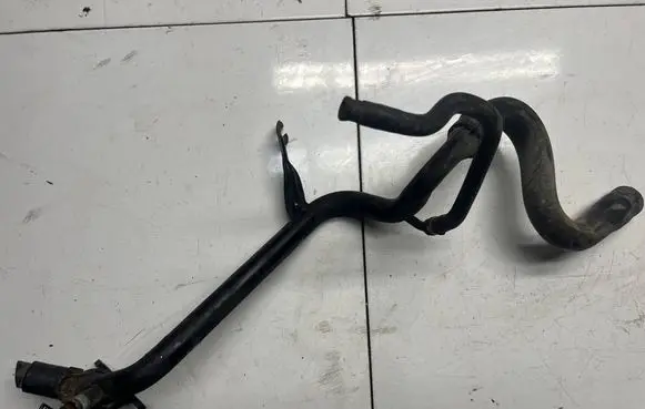 Volkswagen PASSAT B5 Engine coolant pipe/hose 058121071b 058121133b