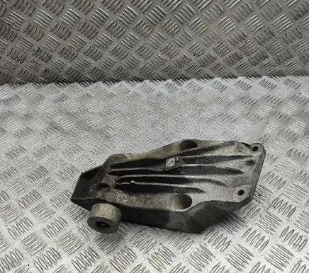 BMW 5 G30 G31 G38 Engine mounting bracket 6861559