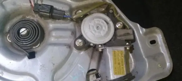Hyundai Santa Fe Front door window regulator motor 9882026100 98820-26100