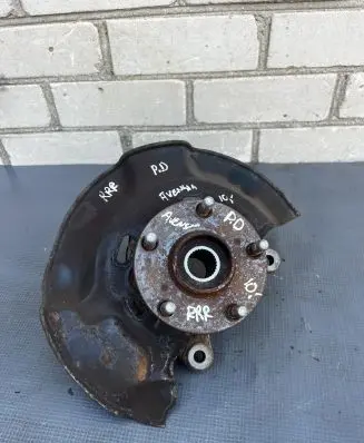 Toyota Avensis T270 Front wheel hub F38R7 B605100913