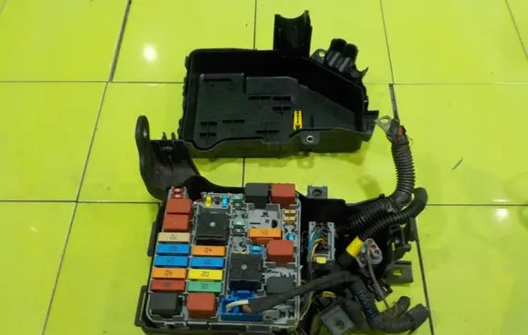 Alfa Romeo Giulietta Fuse box set 50518866 BEZPIECZNIKOW