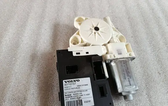 Volvo S40 Front door window regulator motor 30710157 994582105 000411013948