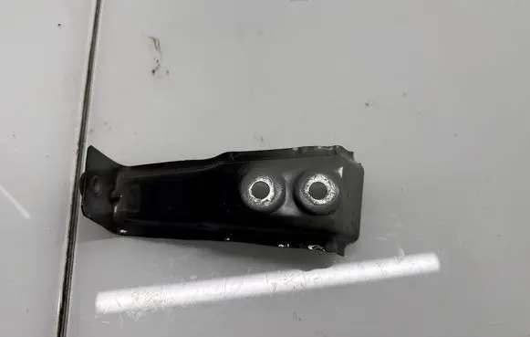 BMW X7 G07 Fender mounting bracket 7418218