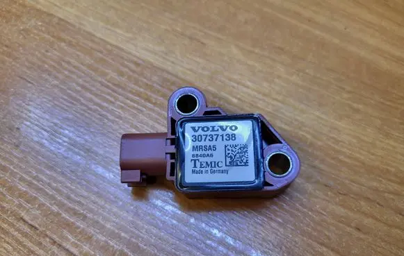 Volvo V50 Airbag deployment crash/impact sensor 8840A6 MRSA5 30737138