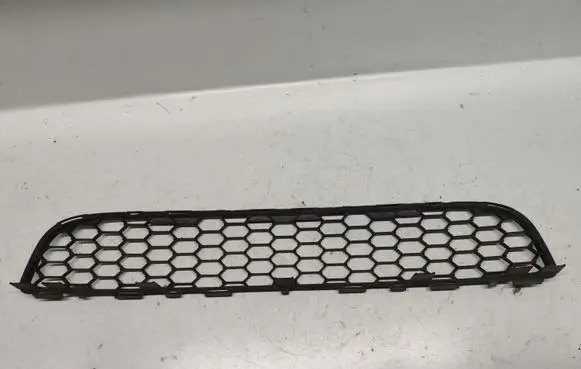 Toyota Corolla Verso AR10 Front bumper lower grill