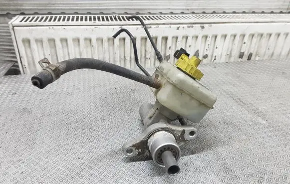 Skoda Octavia Mk1 (1U) Master brake cylinder 03350884591