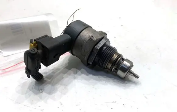 Opel Corsa D Fuel pressure regulator 0281002507