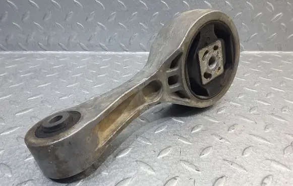 Skoda Fabia Mk3 (NJ) Engine mount bracket 3318302227