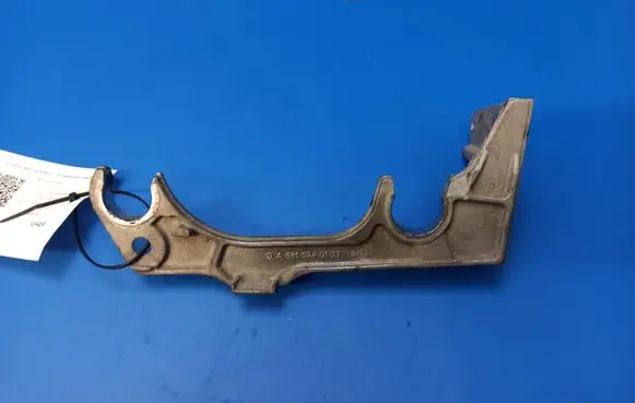 Mercedes-Benz E W212 Air filter cleaner box bracket assembly A6510940127