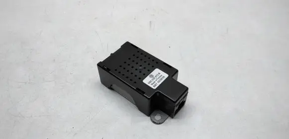 Volkswagen Golf VI Aerial antenna amplifier 5M0035570B