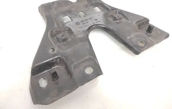 Volkswagen PASSAT B8 Radiator support slam panel bracket 3G0805567A