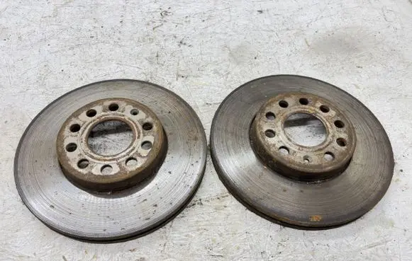Volkswagen Touran I Front brake disc