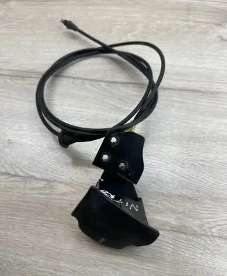 Engine bonnet (hood) release handle