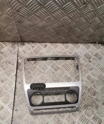 Skoda Octavia Mk2 (1Z) Climate control/heater control trim 