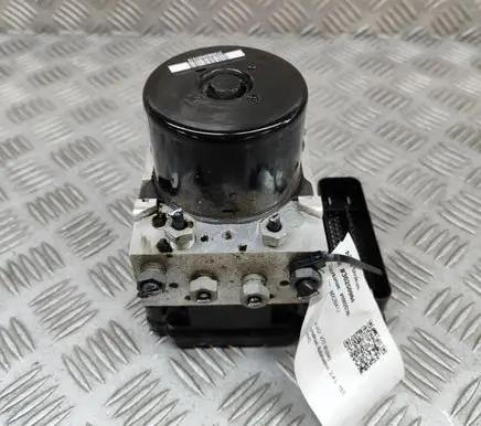 Volvo V70 ABS Pump P31329139 10021205324