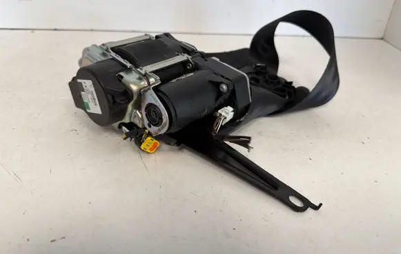 Volkswagen Tiguan Front seatbelt 5NC857706C 631627100D