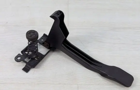 Renault Megane III Engine bonnet (hood) release handle 656030006R
