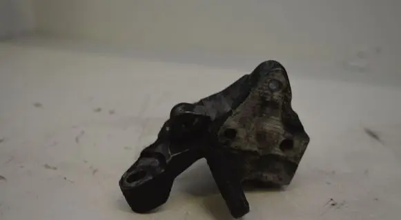 Mercedes-Benz ML W163 Engine mounting bracket A6281410440