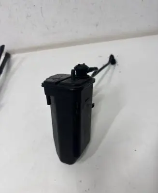 Audi A3 S3 8P Active carbon filter fuel vapour canister 1K0201801D 1K0196