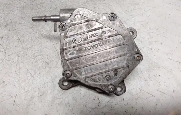 Toyota Corolla Verso AR10 Vacuum pump 17110661