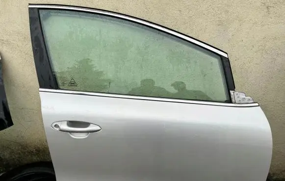 KIA Ceed Front door