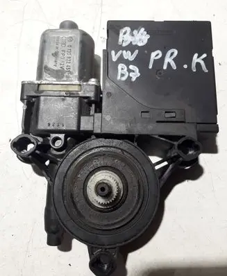 Volkswagen PASSAT B7 Front door window regulator motor 0130822451 3C0959702A
