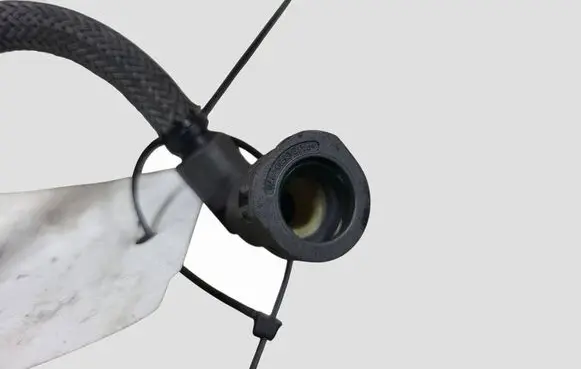Renault Master III Fuel line pipe 8201064584