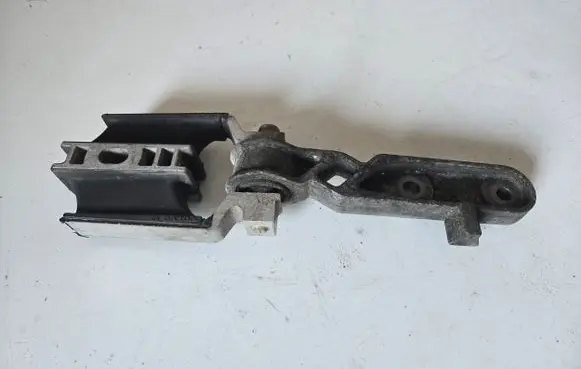 Volvo XC60 Engine mount bracket 31330594 31339956 31359890