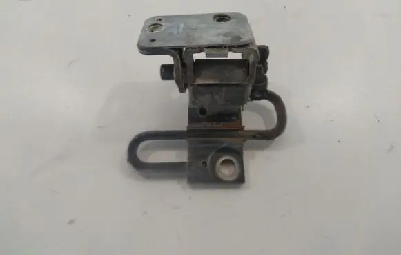 Audi A6 S6 C6 4F Front door lower hinge 8E0831411B
