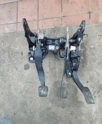Opel Zafira C Pedal assembly 13407024 0000547 512723057