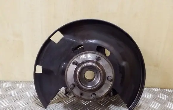 Opel Zafira C Front wheel hub