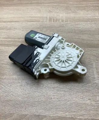 Volkswagen PASSAT B6 Rear door window regulator motor 1K0959703P 973624106